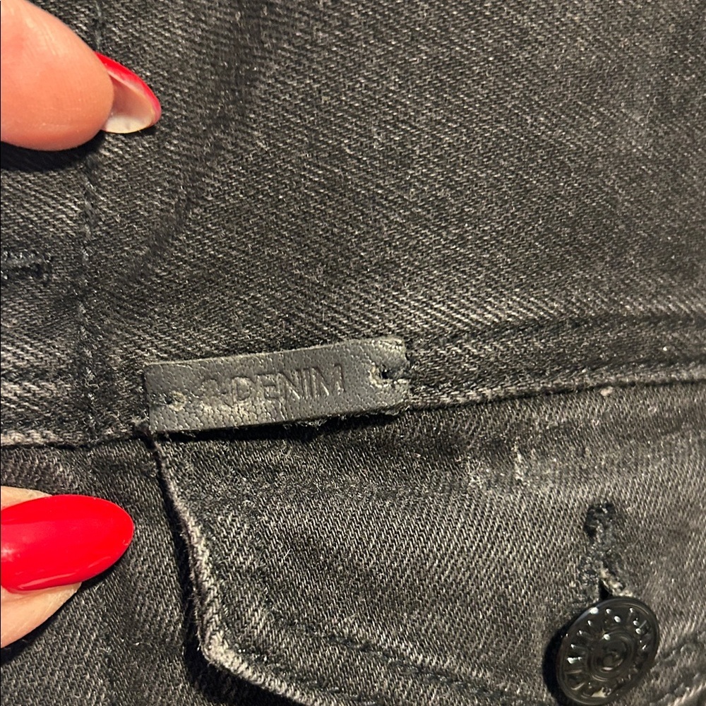 Women’s Black Sherpa-Lined Denim Jacket - Picture 4 of 9